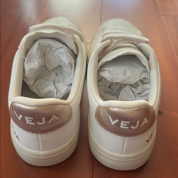 Veja Recife Triple-Grip Bicolor Sneakers White Sneakers with Gold Details - Picture 3 of 5